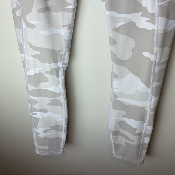 Athleta Camo Contender 7/8 Tight Leggings Pockets M - Picture 7 of 9